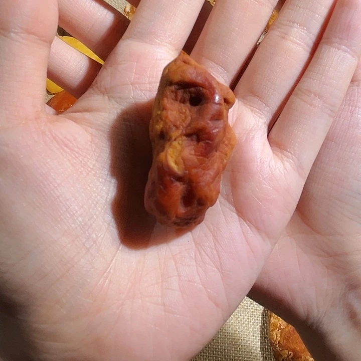 琥珀颈饰未镶嵌蜜蜡天然孔白蜜吊坠