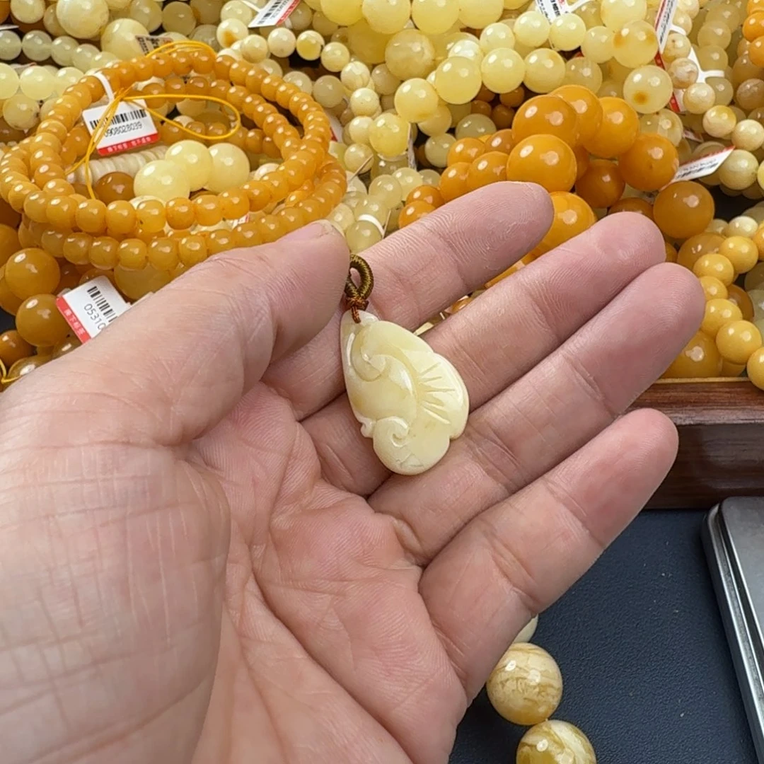 琥珀未镶嵌珠宝奇石