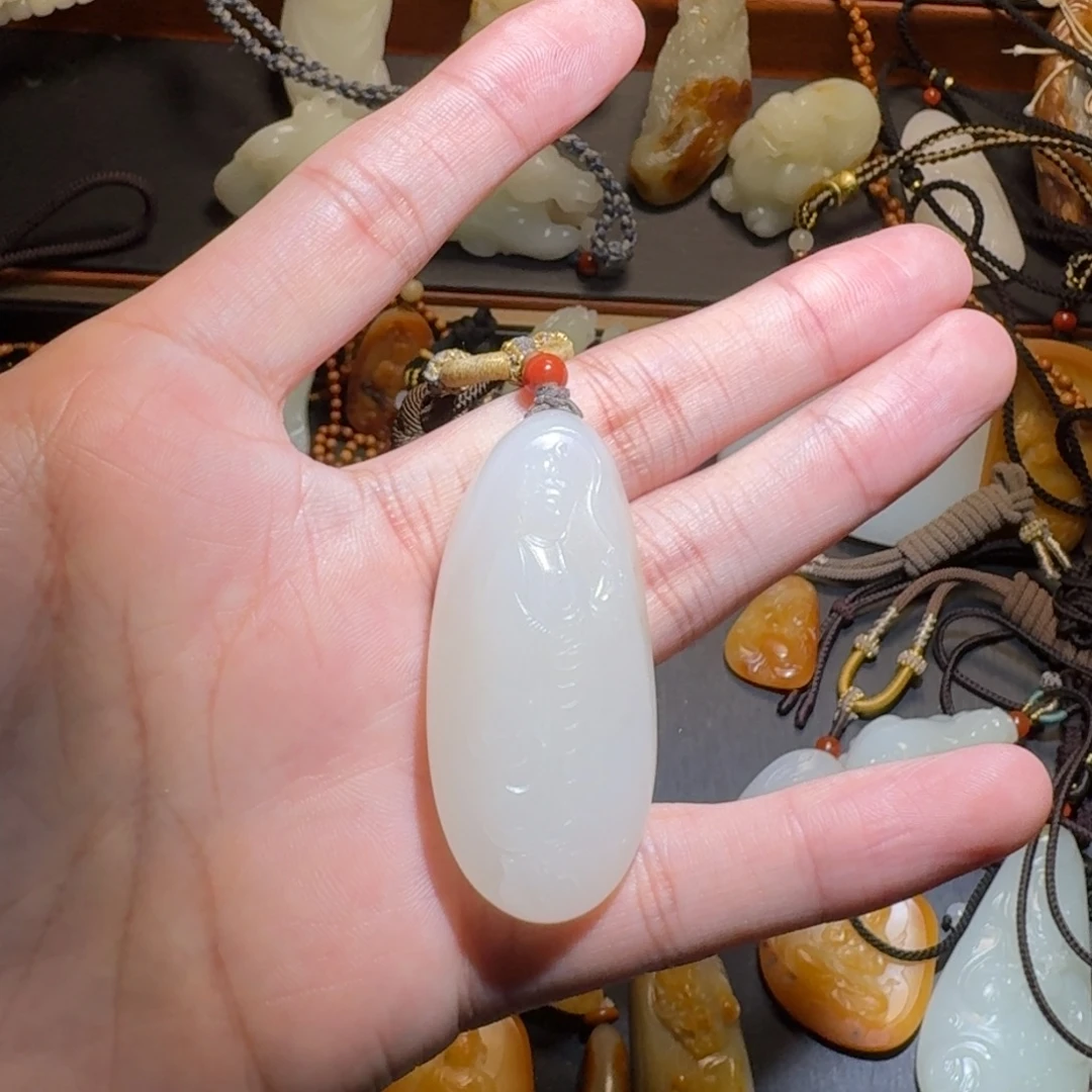 椰***椰和田玉未镶嵌颈饰