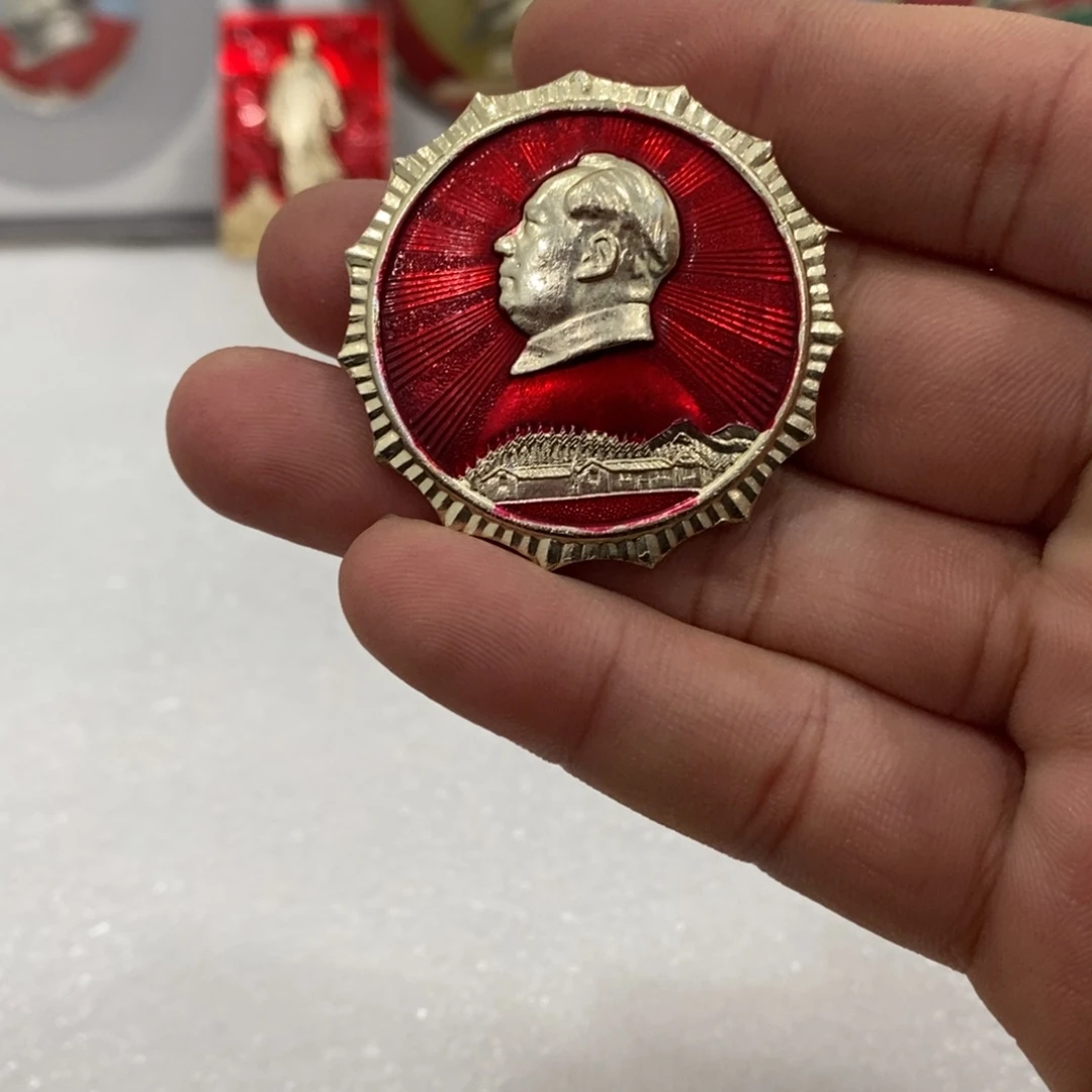 铝红色纪念章异形韶山