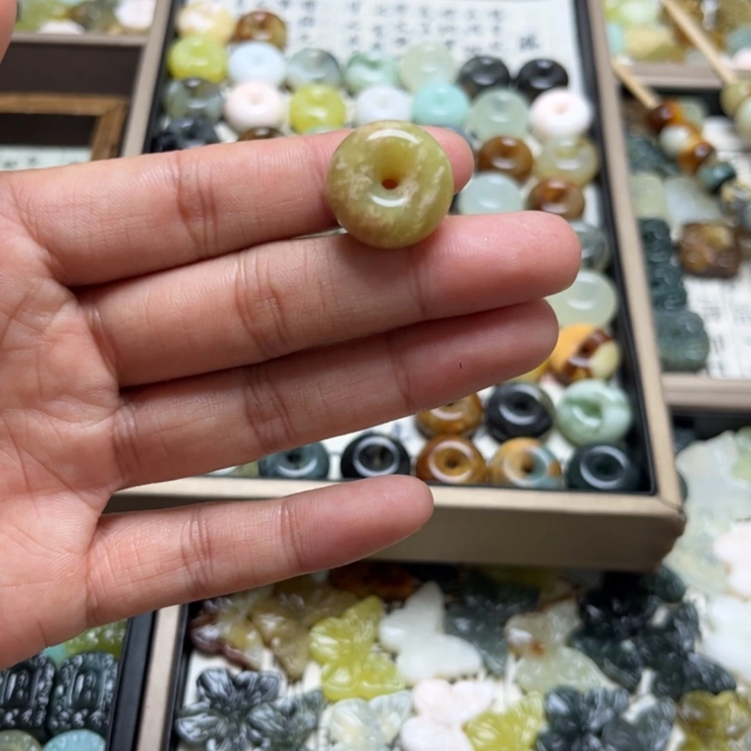 合金蛇纹石玉颈饰