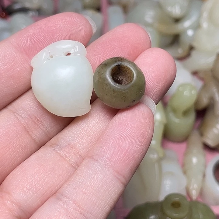 履***和和田玉未镶嵌挂件