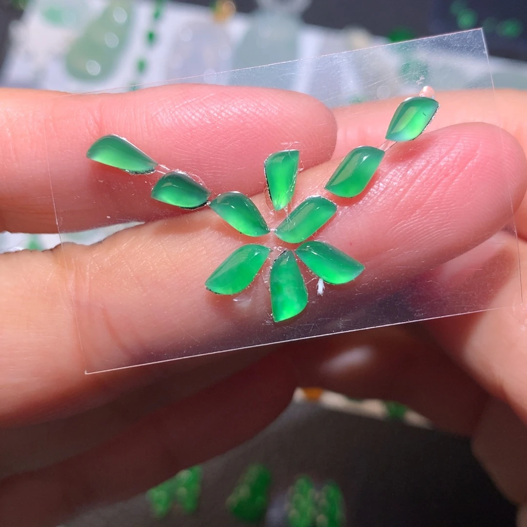 翡翠未镶嵌颈饰随行