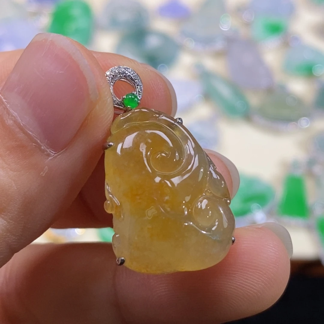 颈饰18K金镶嵌翡翠