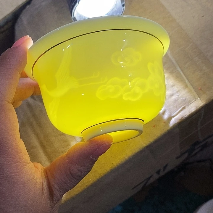 摆件陶黄稀土雕刻祥云描金压手杯