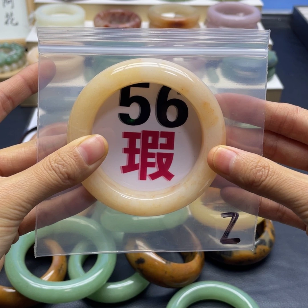 未镶嵌手镯石英质玉