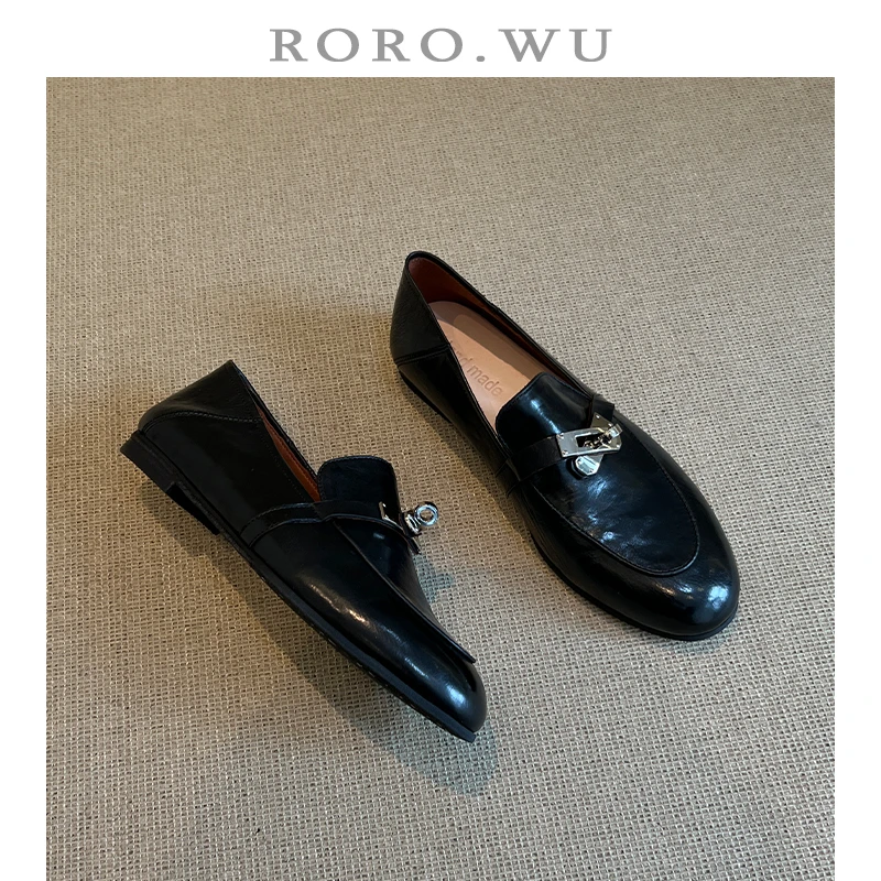 娆娆吴·水洗胎牛皮法式复古金属锁扣小皮鞋冬季新款浅口单鞋女J02