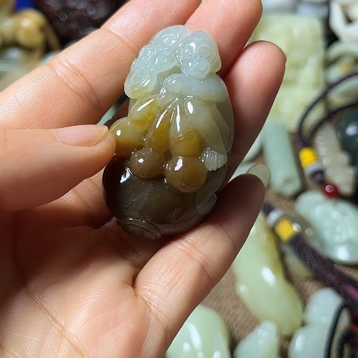 梁***桂和田玉（黄玉）未镶嵌颈饰