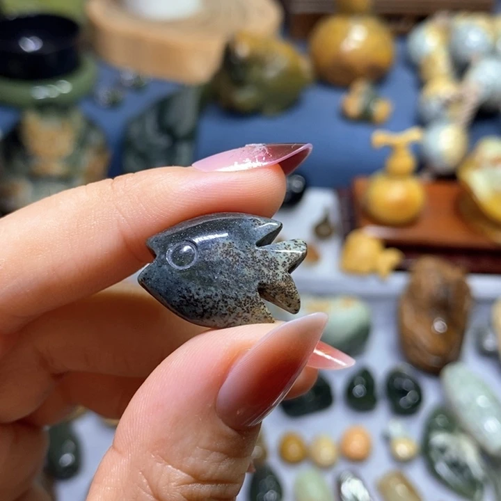 未镶嵌岫岩河磨玉（透闪石质玉）挂件通孔小鱼
