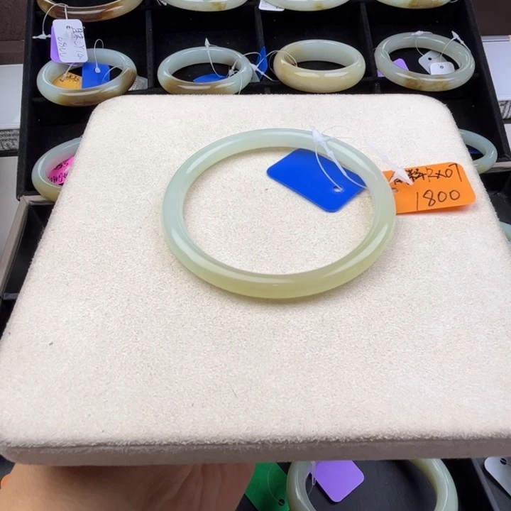 未镶嵌手镯和田玉七月