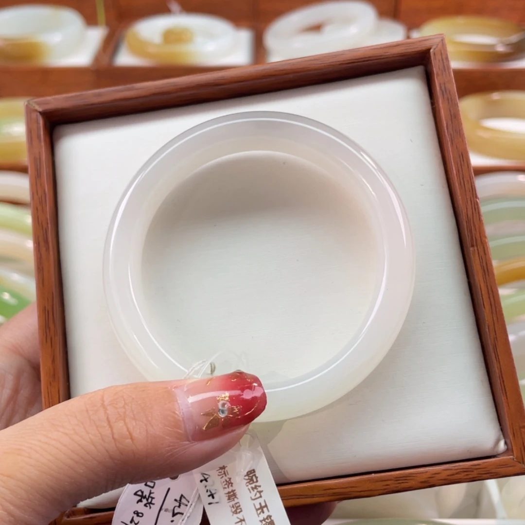 【闪购商品】和田玉手镯未镶嵌53