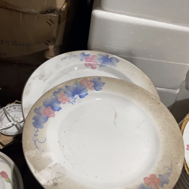 摆件陶瓷盘子碗砂锅都有