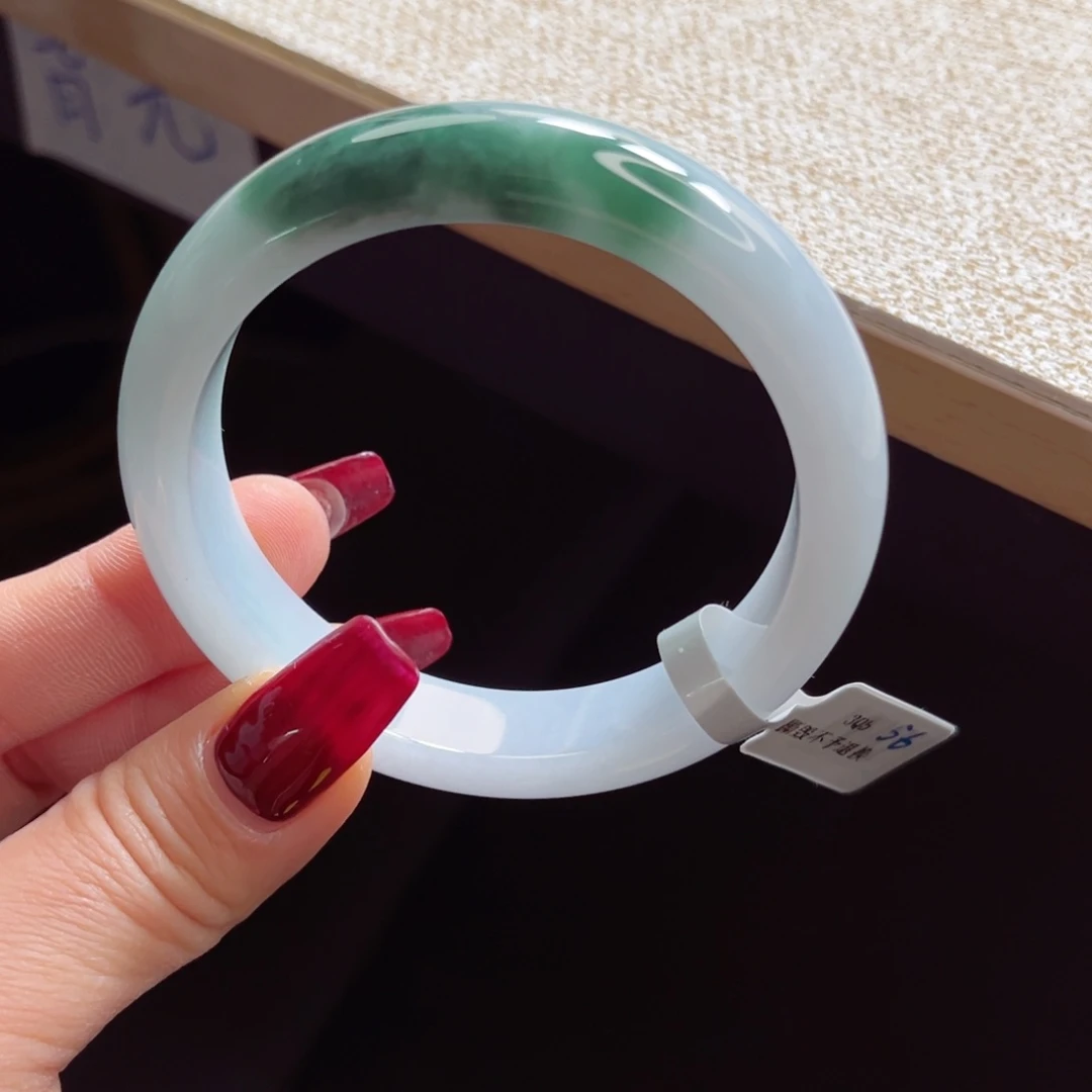 翡翠手镯未镶嵌手镯