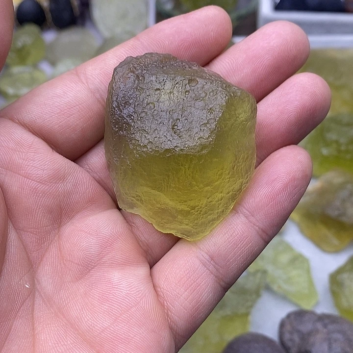 玻璃非金属利比亚原石手握