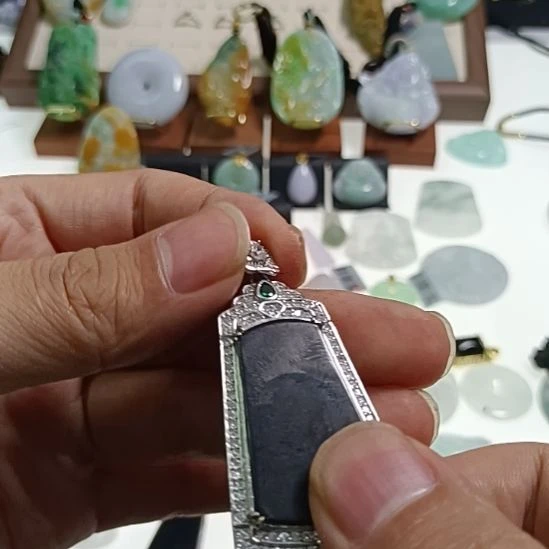 明***知翡翠未镶嵌颈饰翡翠翡翠