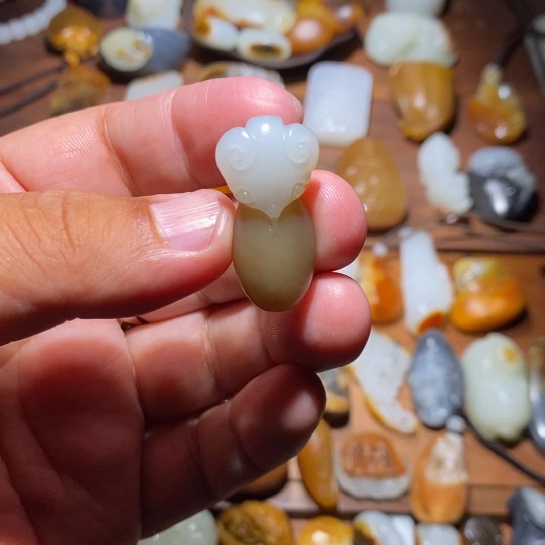 和田玉未镶嵌颈饰大*