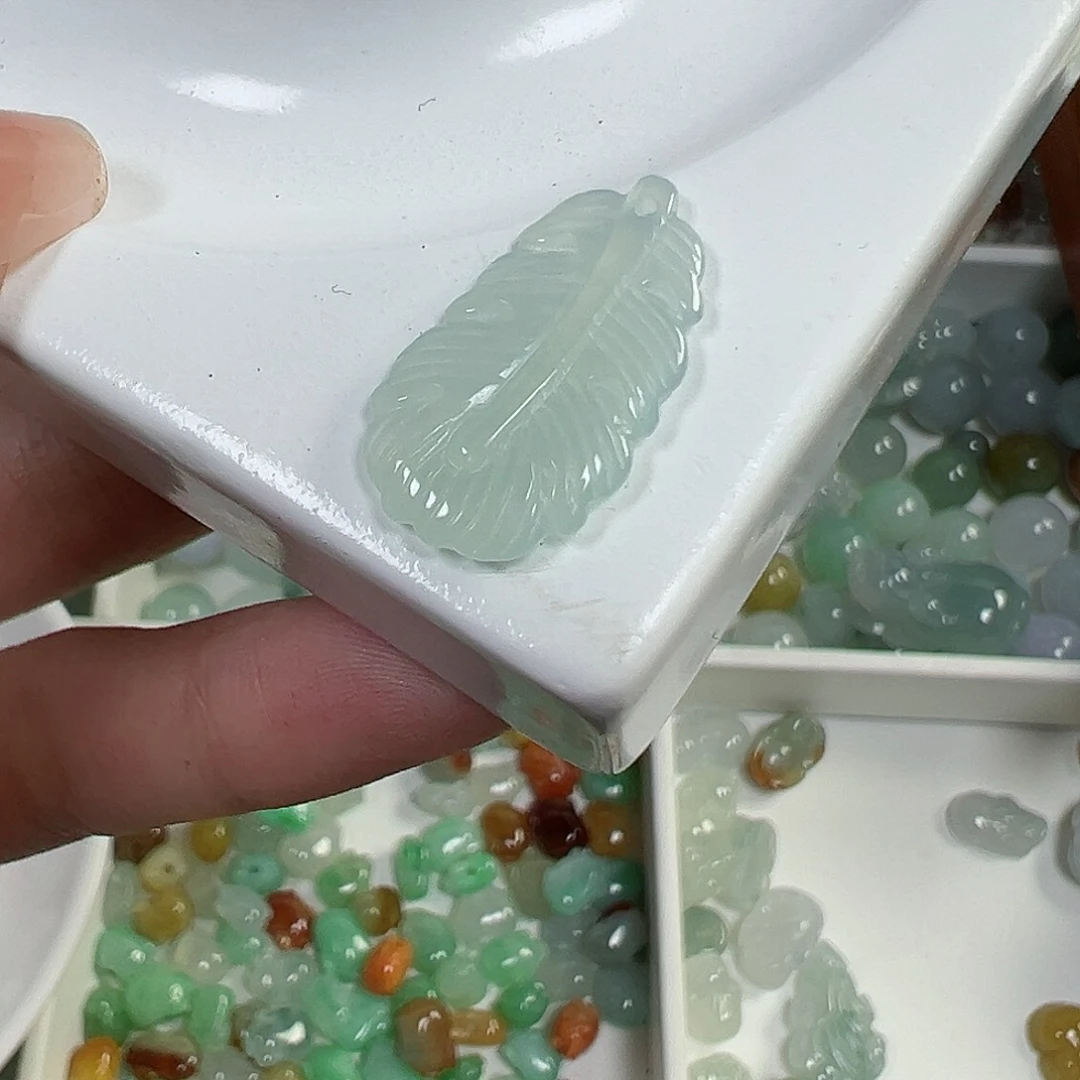 翡翠散珠7*2羽毛一个