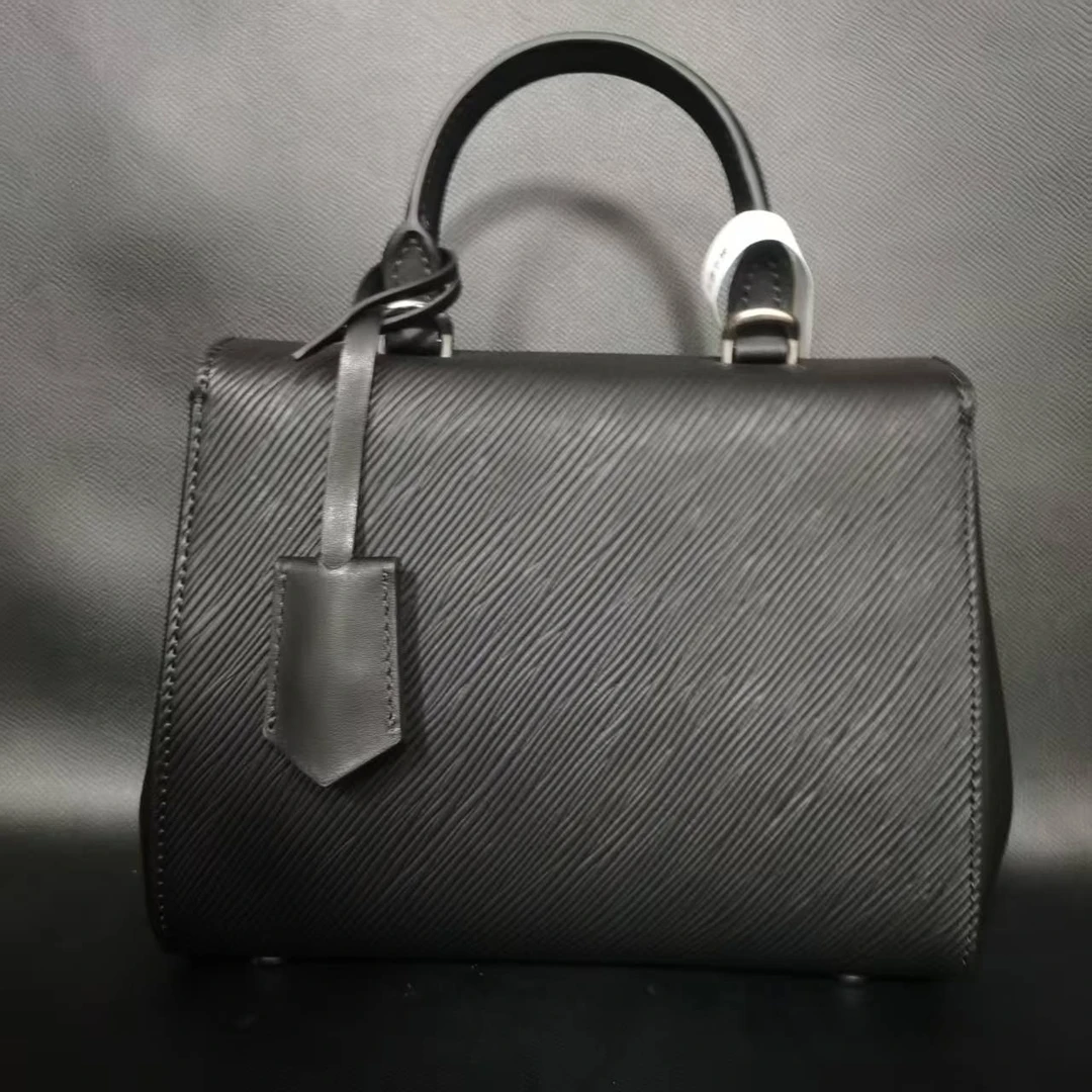 SMVP 高定奢品 潮流真皮女士包斜挎包20cm 律 11008 黑色