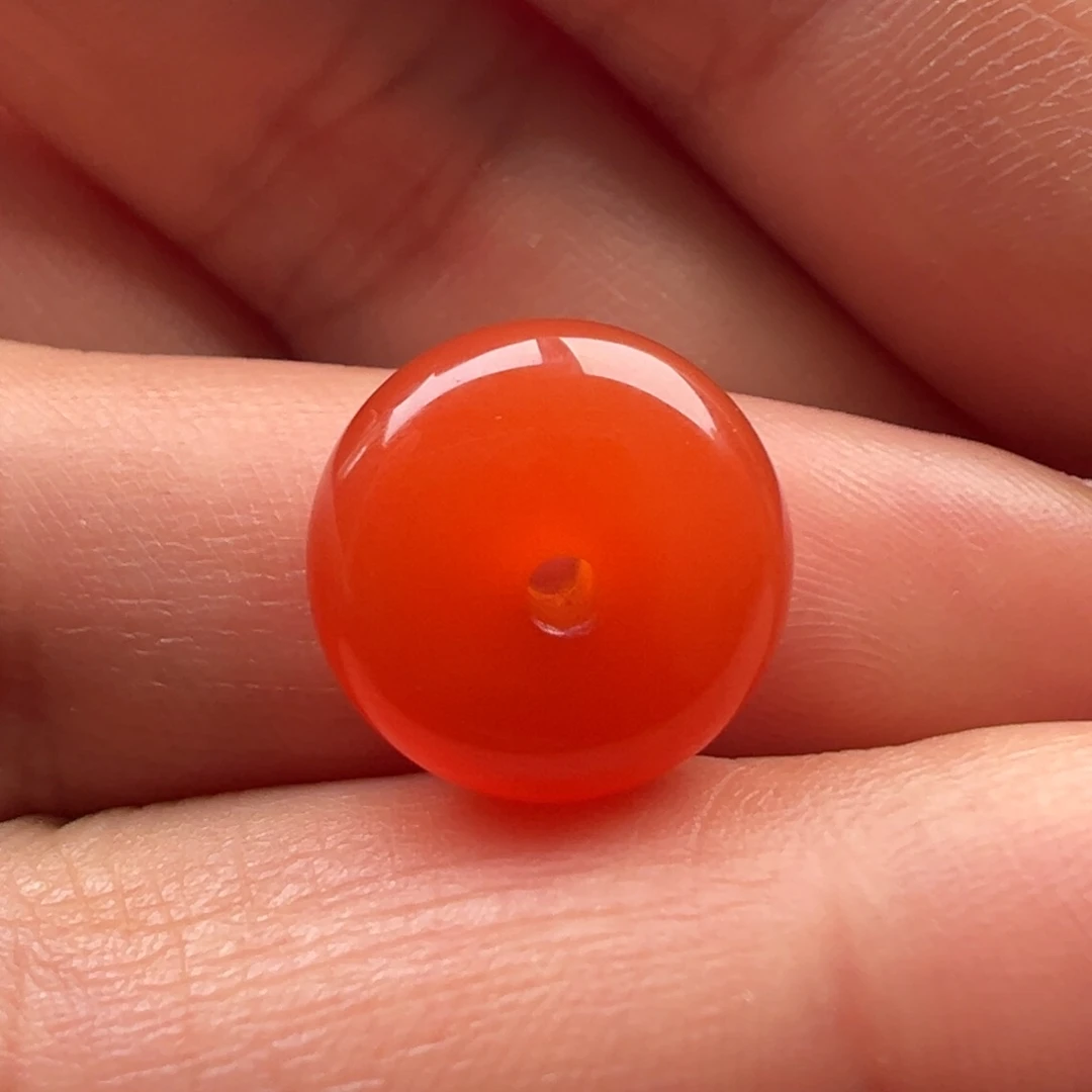 南红玛瑙扣子13.4，7.3未镶嵌一*扬