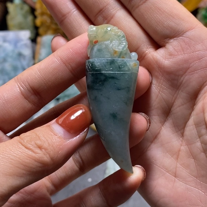 定制翡翠未镶嵌龙牙