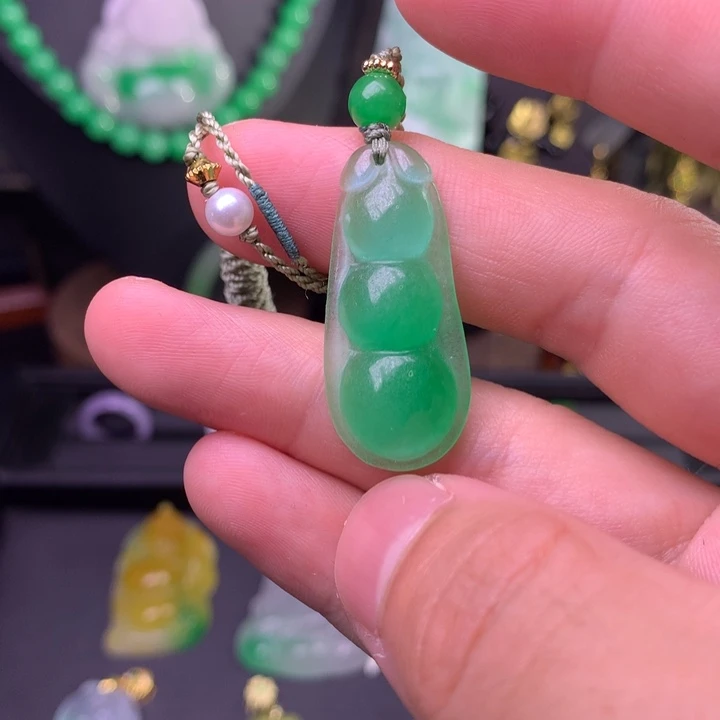 翡翠未镶嵌颈饰吊坠