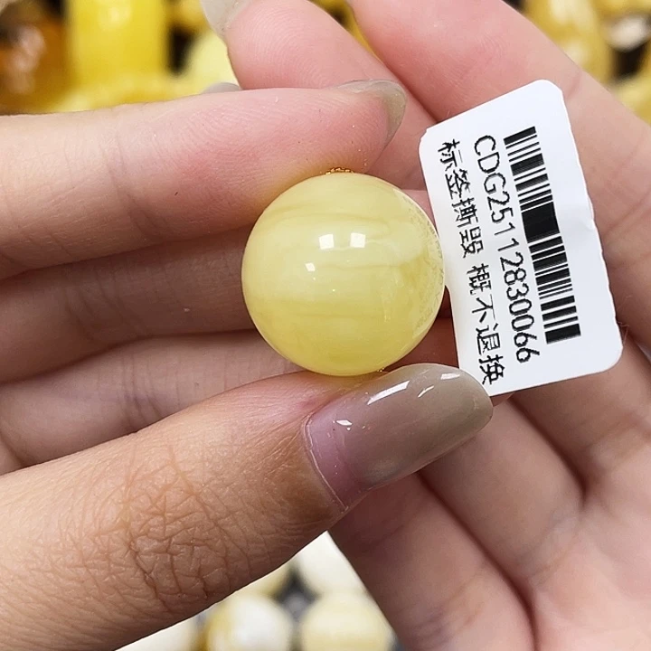 琥珀未镶嵌裸石17.7mm 0066