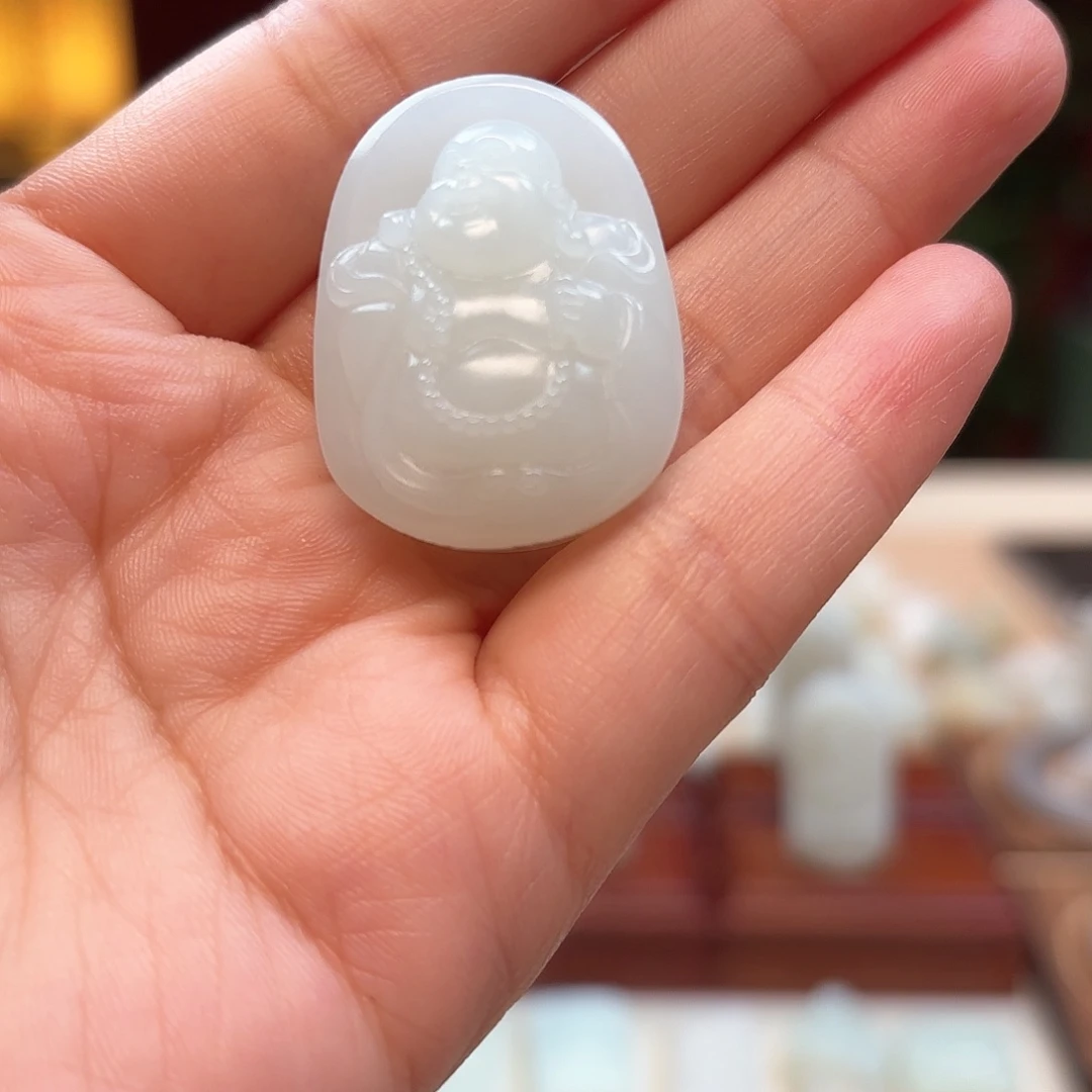 和田玉未镶嵌颈饰木**人