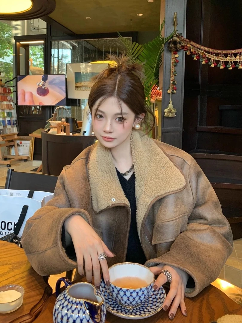 皮毛一体2025年美拉德穿搭羊羔毛两面穿麂皮绒加厚外套潮流时尚