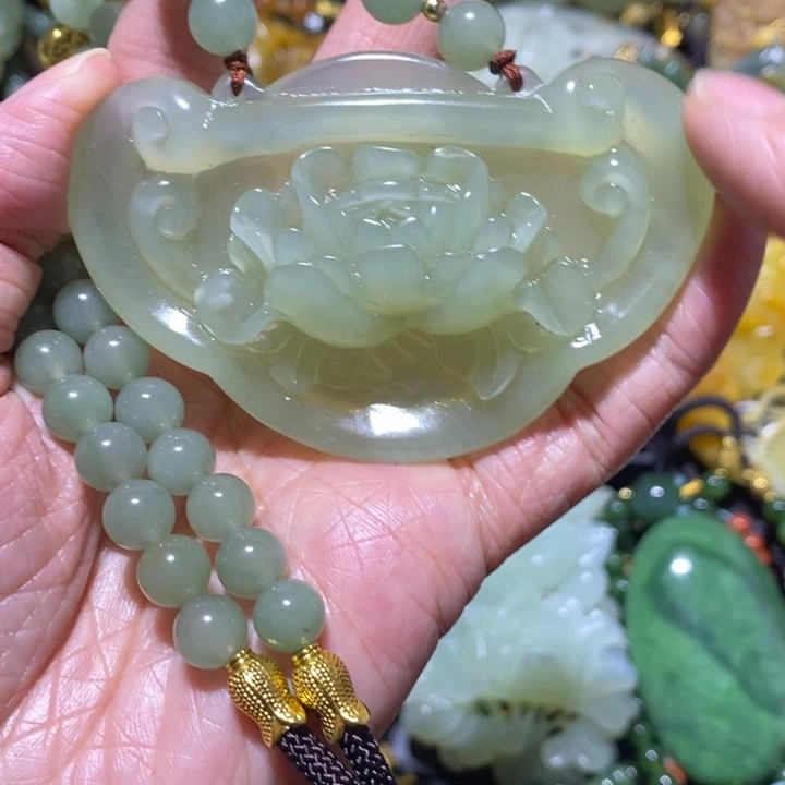 蛇纹石玉岫玉吊坠未镶嵌