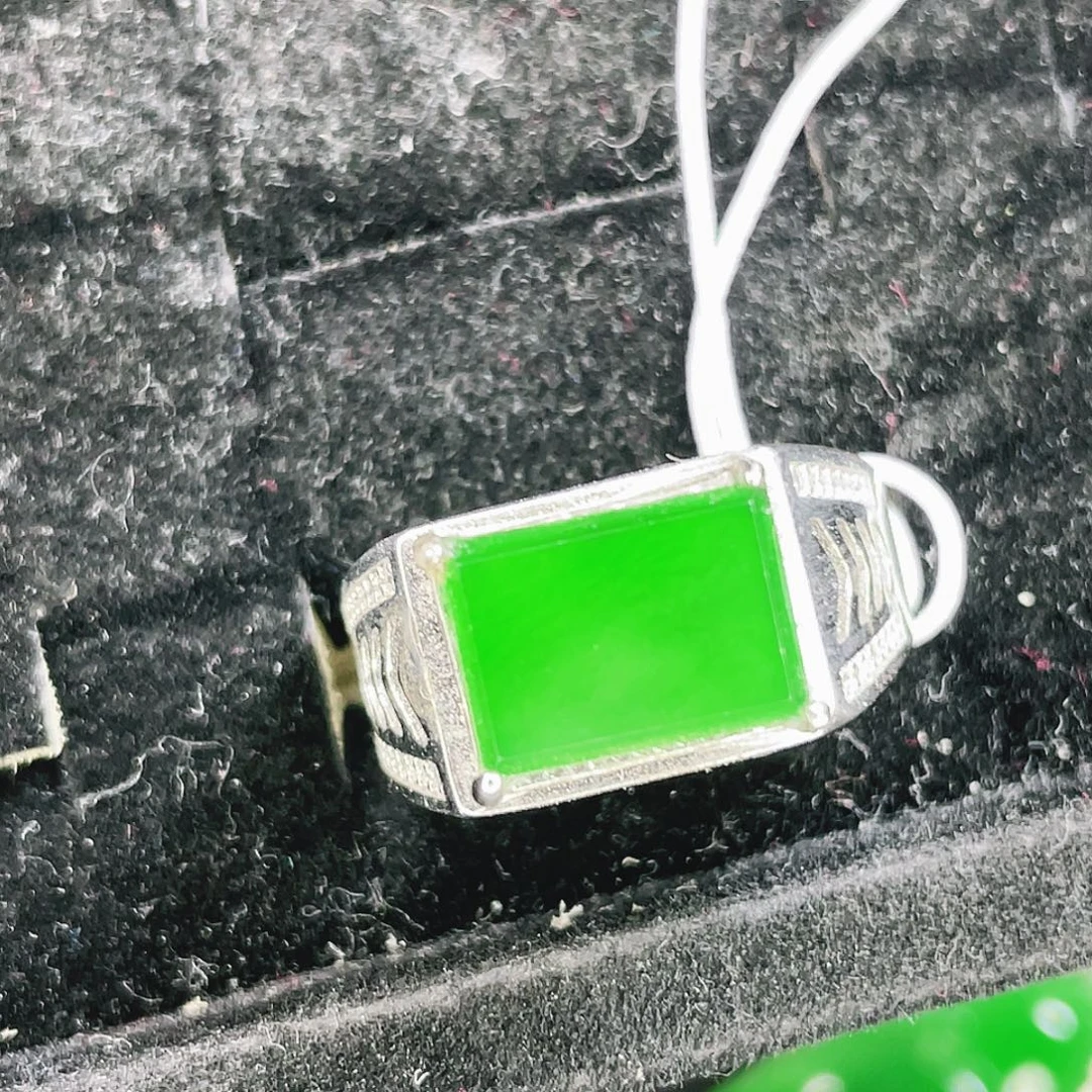 翡翠未镶嵌颈饰44