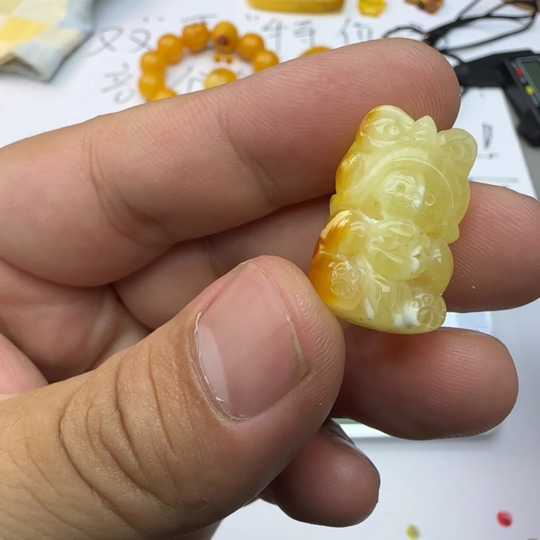 琥珀未镶嵌裸石3克微微微包裹