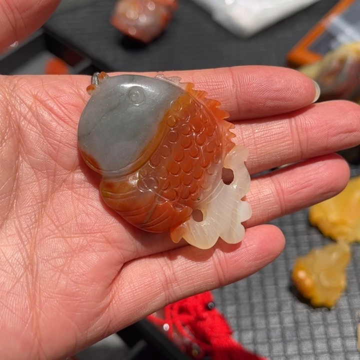石英质玉（黄龙玉）未镶嵌颈饰