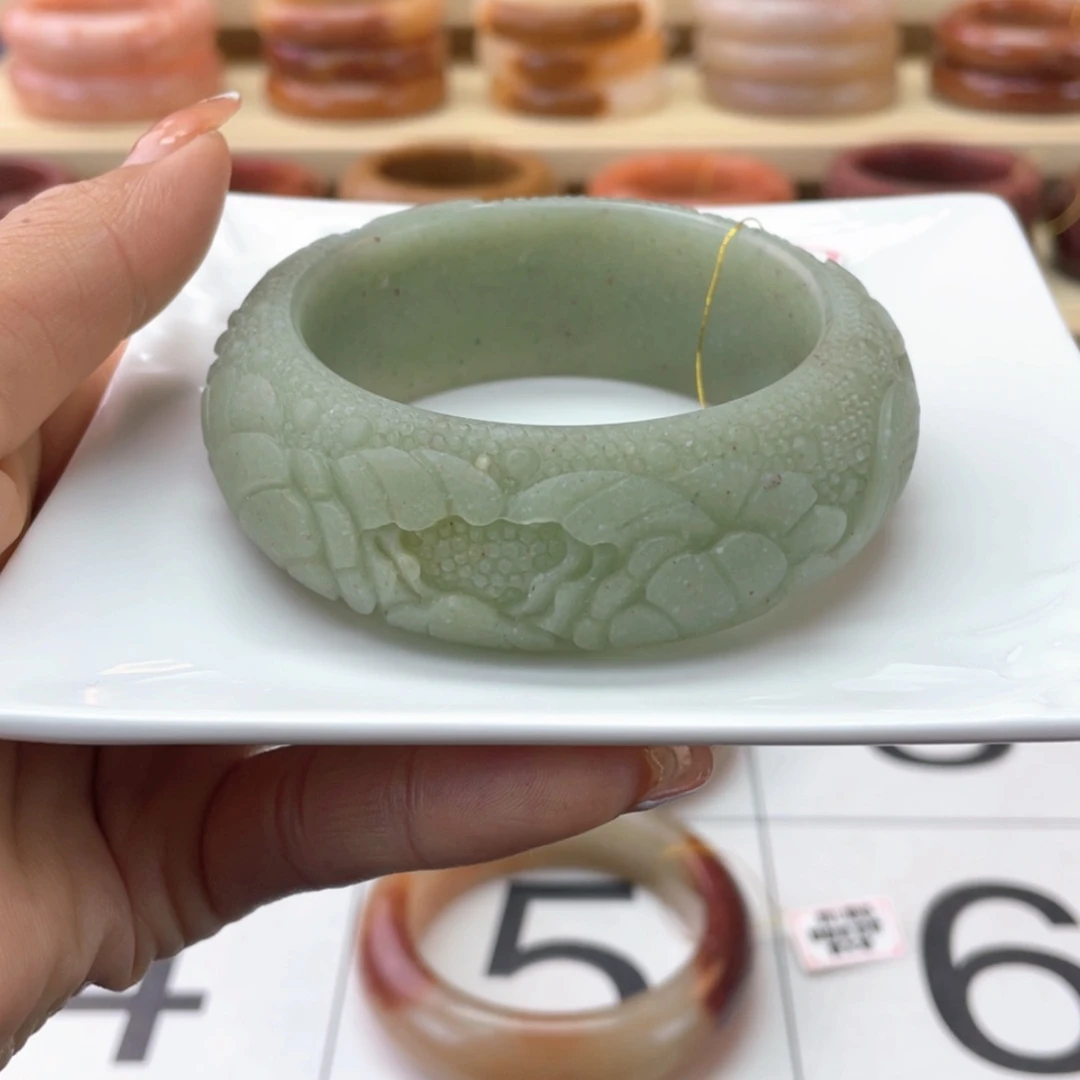 【闪购商品】石英质玉手镯未镶嵌初*