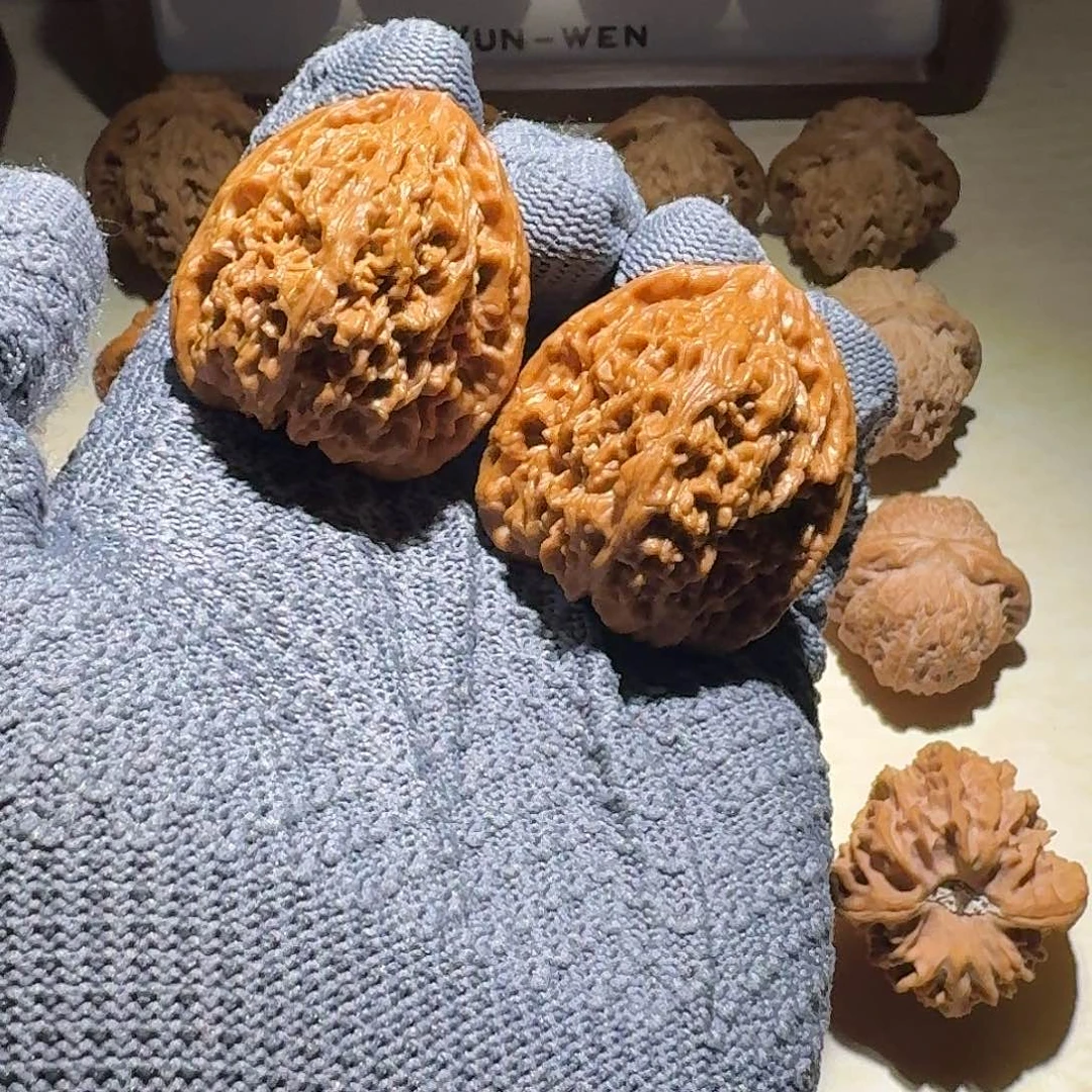 唔***哈文玩核桃吊坠南疆