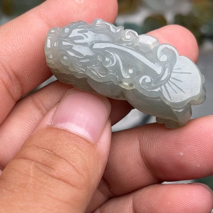 翡翠未镶嵌颈饰貔貅