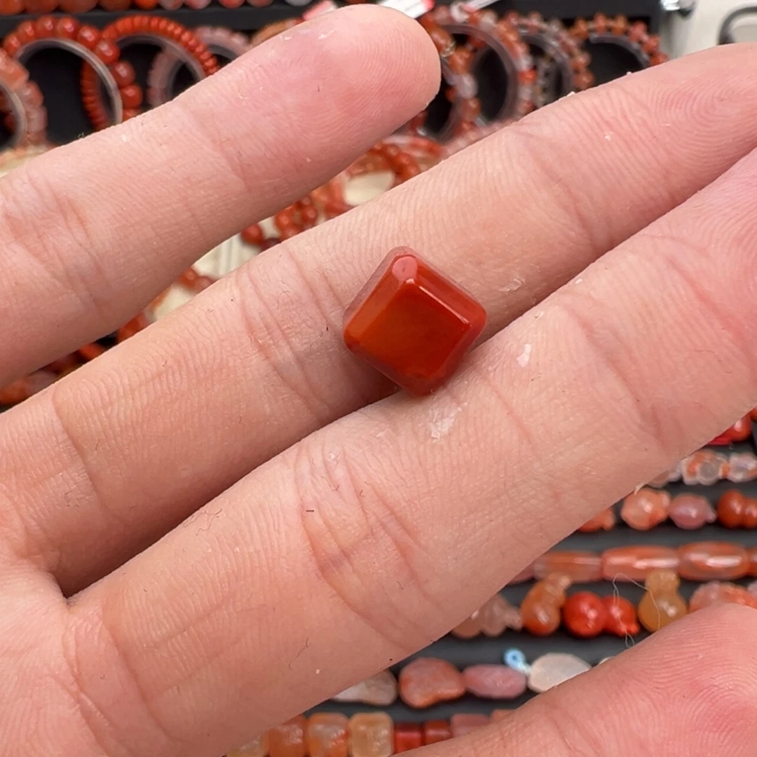 南红玛瑙未镶嵌颈饰满色肉方糖