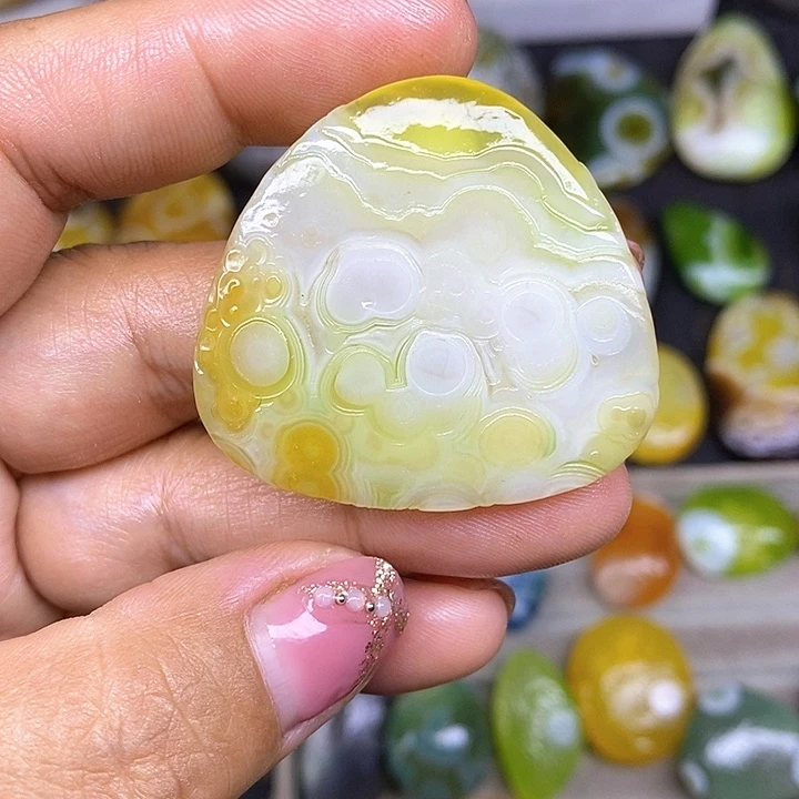三角形饰品无孔奇石
