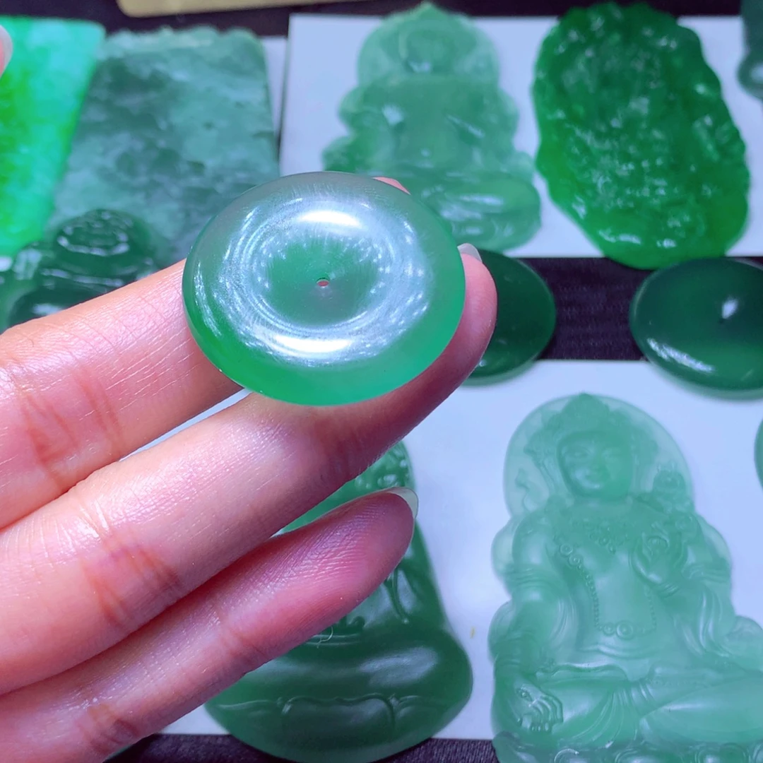 吴****定制翡翠未镶嵌天然