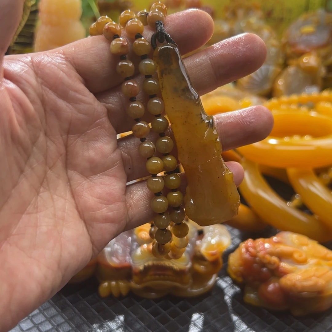 石英质玉未镶嵌颈饰