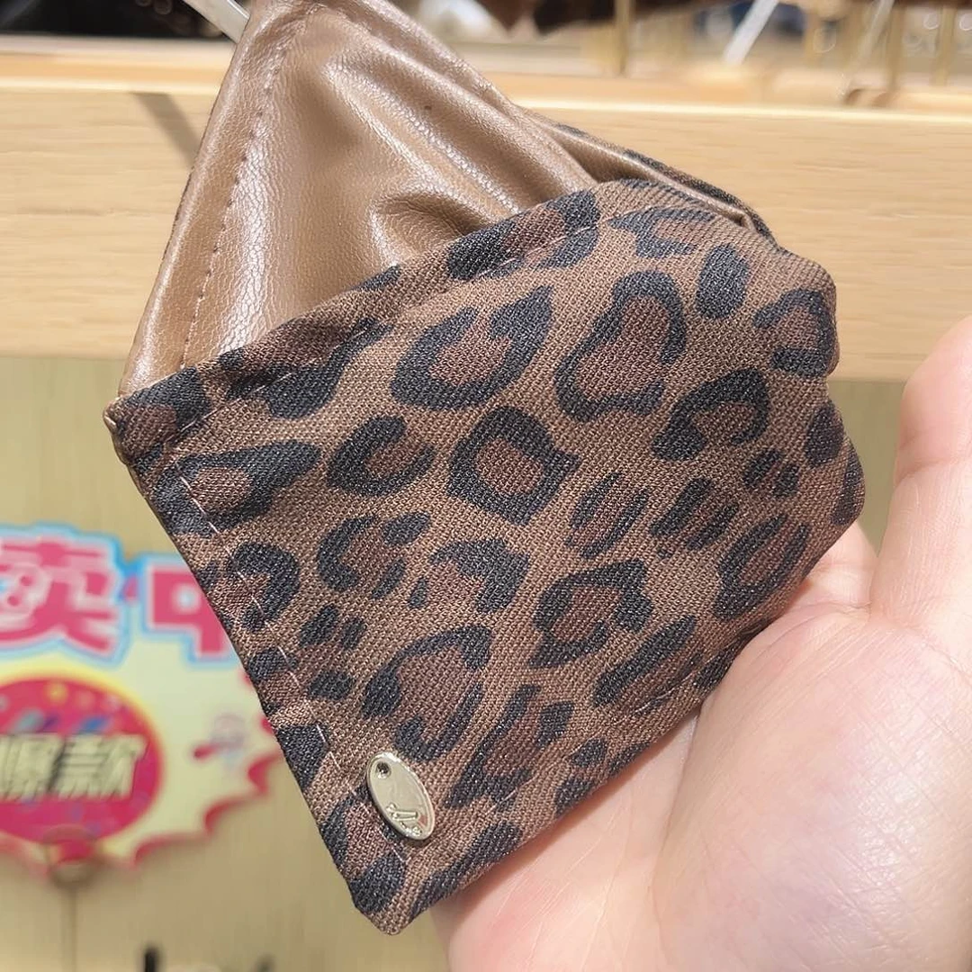 非金属仿珍珠豹纹拼皮三角抓