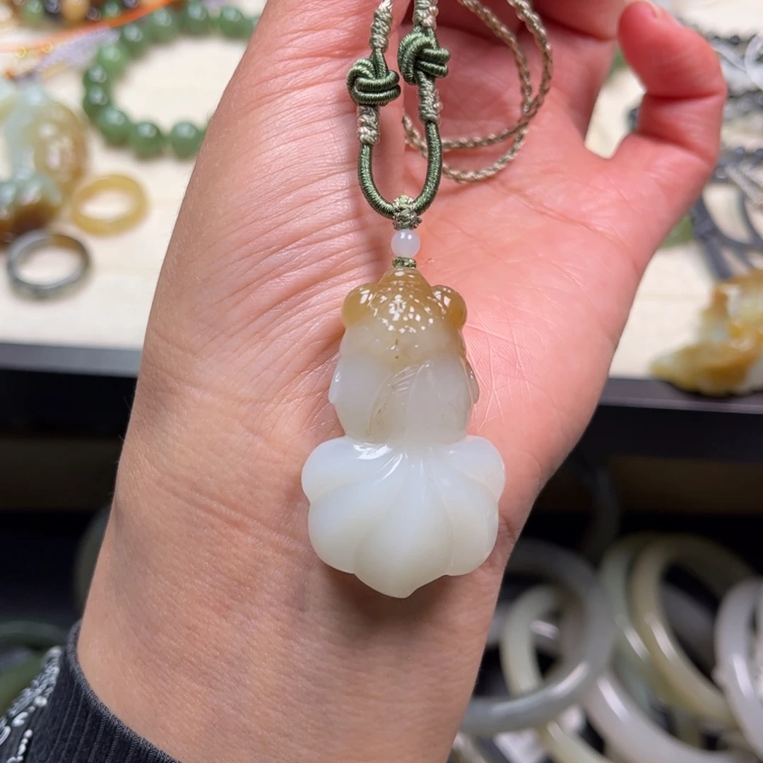 和田玉未镶嵌吊坠(赠链)