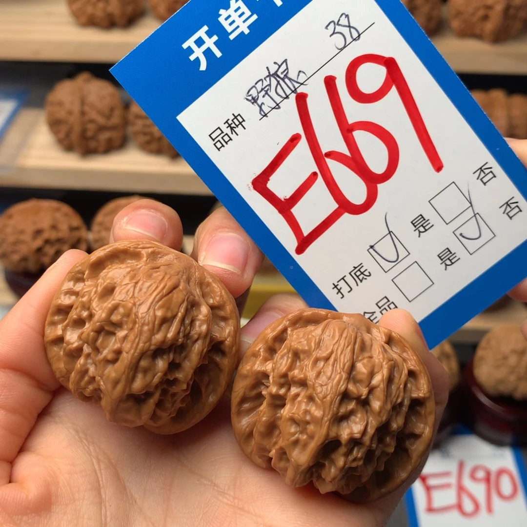 文玩核桃把件669号 野狼