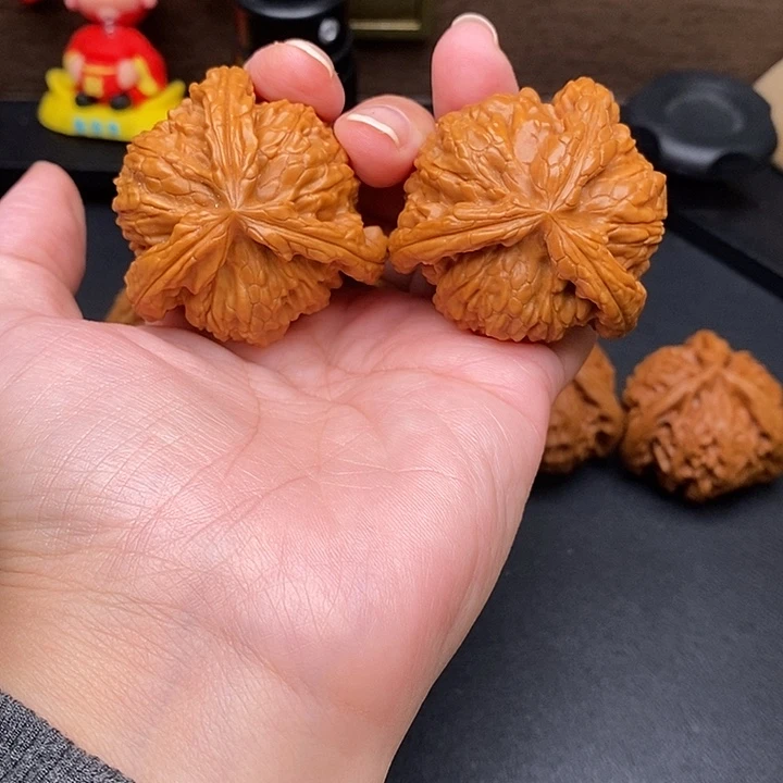 用***5文玩核桃把件白奔