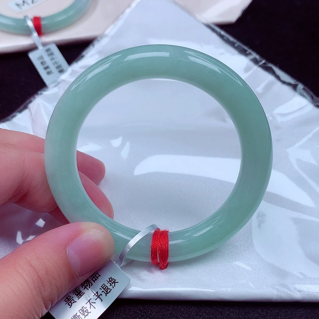 翡翠手镯未镶嵌天然缅甸