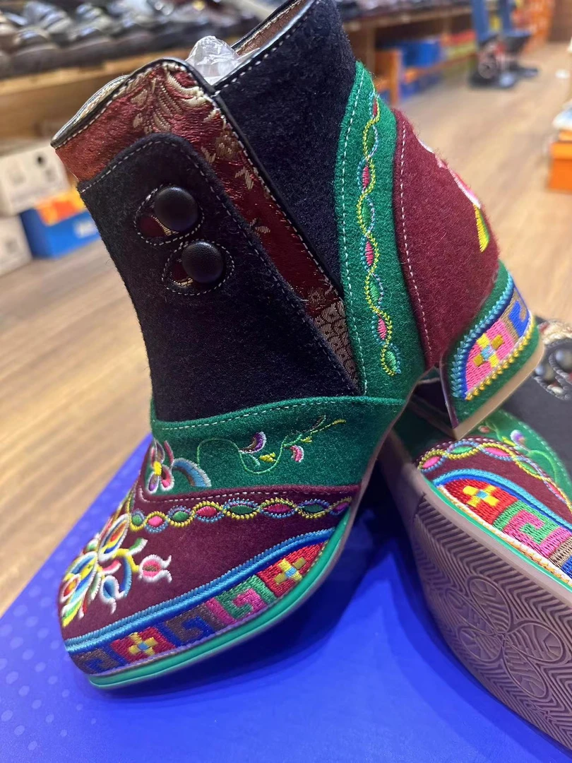 藏式绣花松巴拉姆粗跟民族手工女鞋搭配藏装8007-1