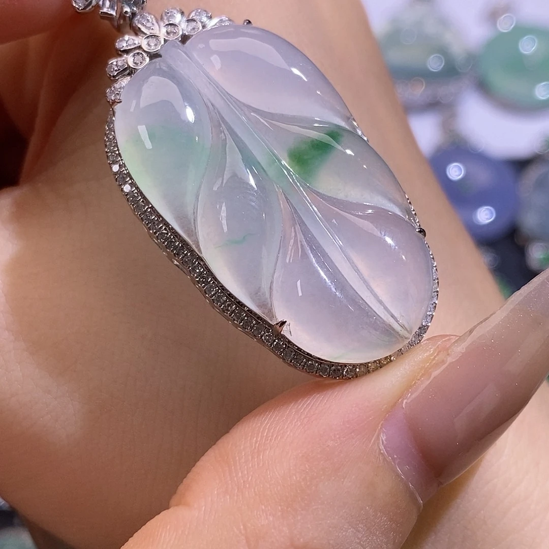 翡翠18K金镶嵌颈饰叶子