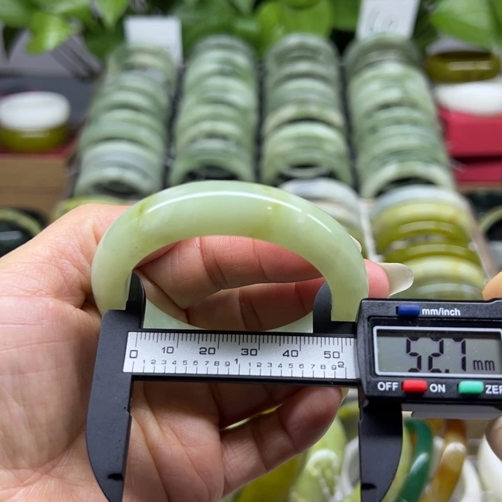 蛇纹石玉未镶嵌手镯33