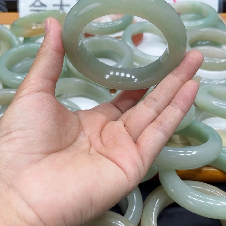 石英质玉手镯未镶嵌丫*