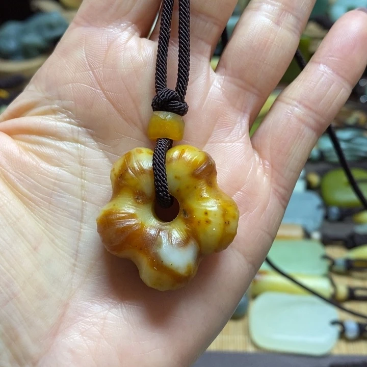 蛇纹石玉未镶嵌挂件