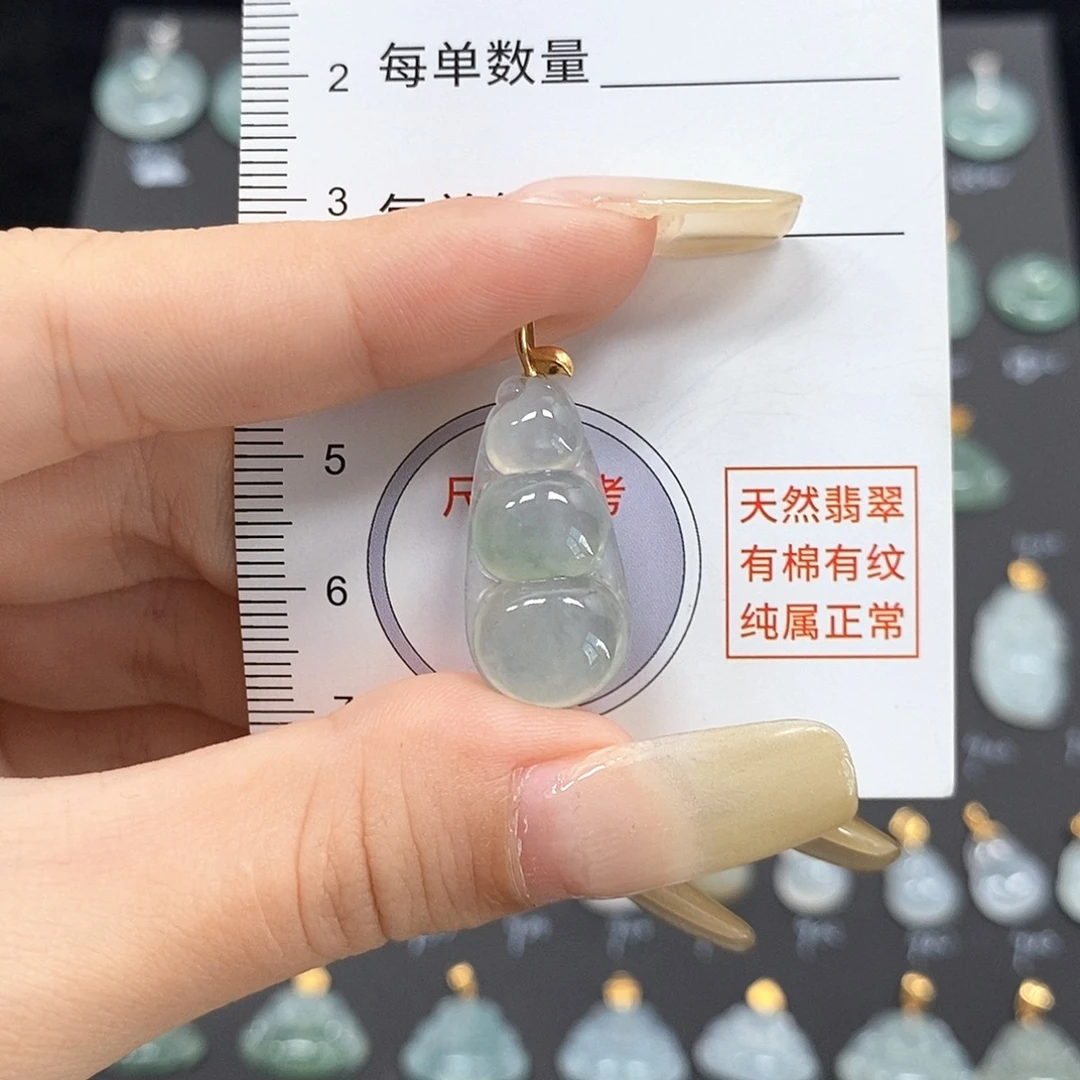 覃***米颈饰18K金镶嵌翡翠